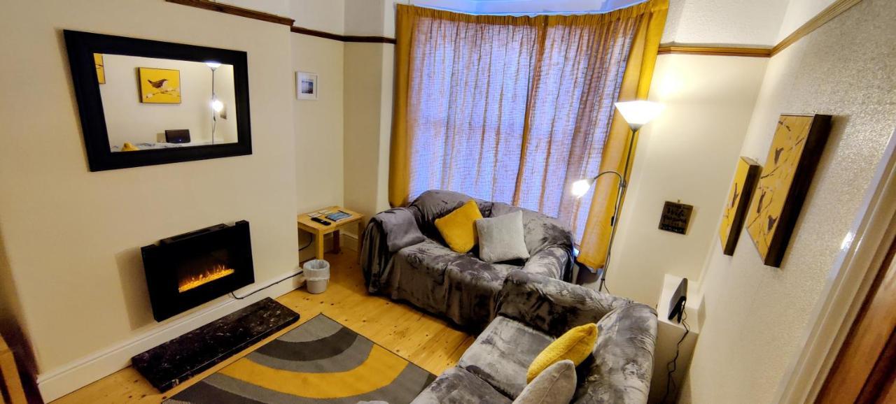 Rhubarb Terrace On The Coast - Sleeps 1-6 Villa Colwyn Bay Buitenkant foto